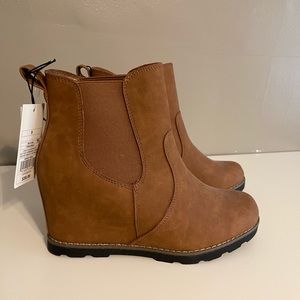 Universal Thread Wedge Boot